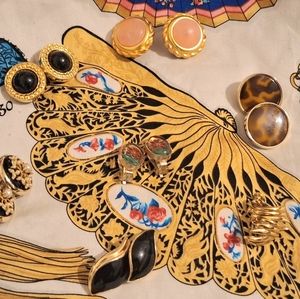 Gold Trim Vintage Clip-in earrings collection